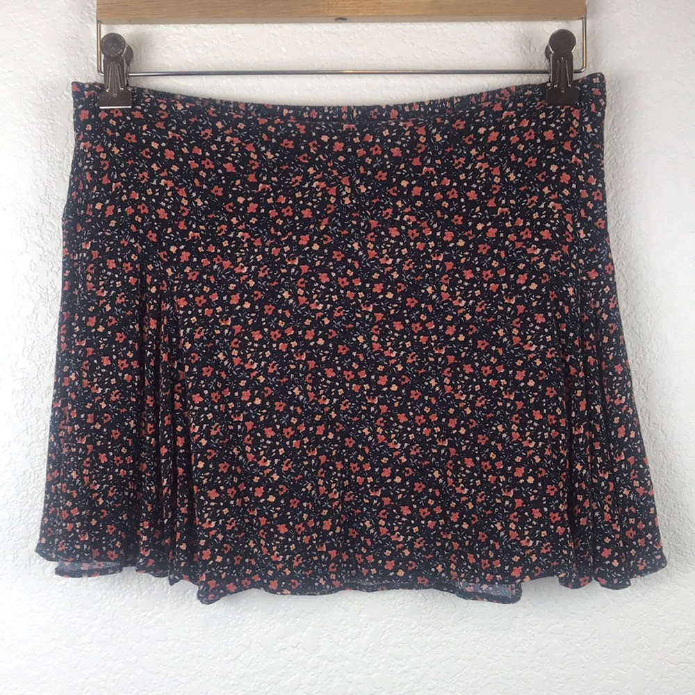 American Eagle Floral Skirt Medium Elastic